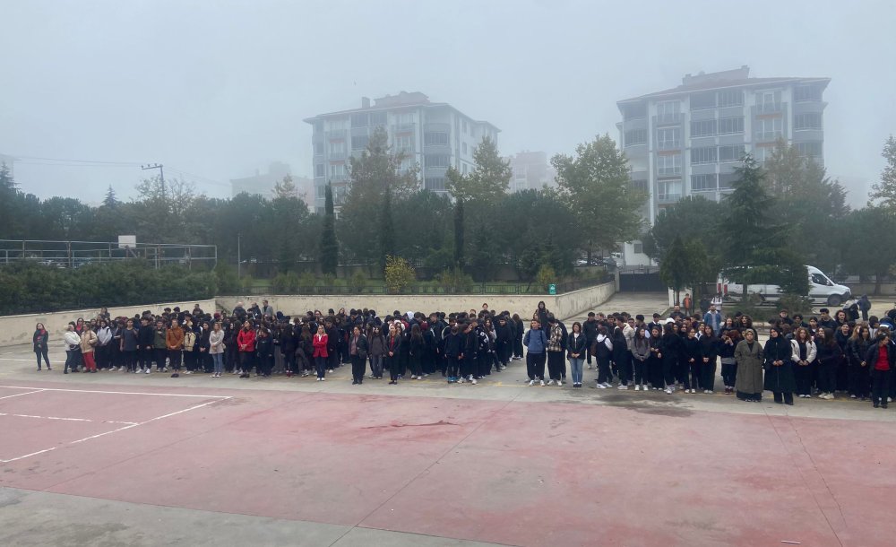 Cumhuriyet Bayramı İçin Okullarda Tören Düzenlendi