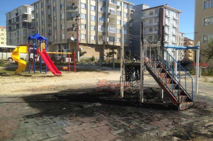 Şehir Eşkıyaları Çocuk Parkını Ateşe Verdi