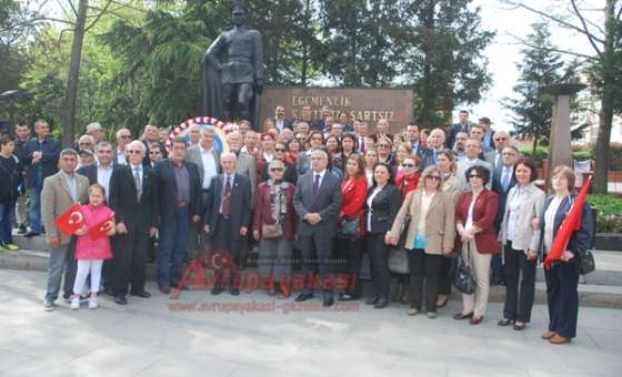 Chp Çorlu İlçe Örgütü`nden Atatürk Anıtına Çelenk
