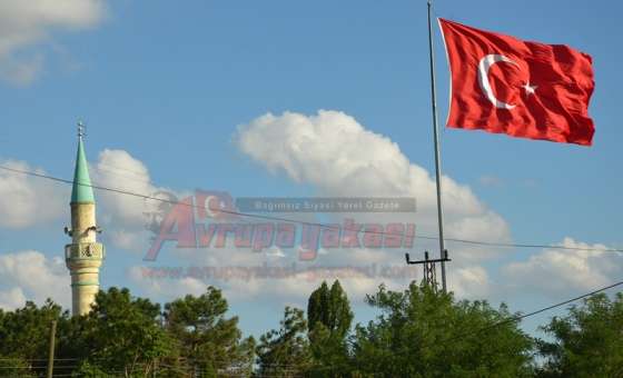 Dev Türk Bayrağı İmrendiriyor