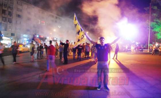 Çorlu`daki Fenerbahçelilerin Kupa Sevinci