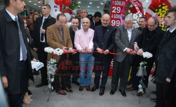Bakan Müezzinoğlu Çorlu`da Konfeksiyon Mağazası Açılışı Yaptı