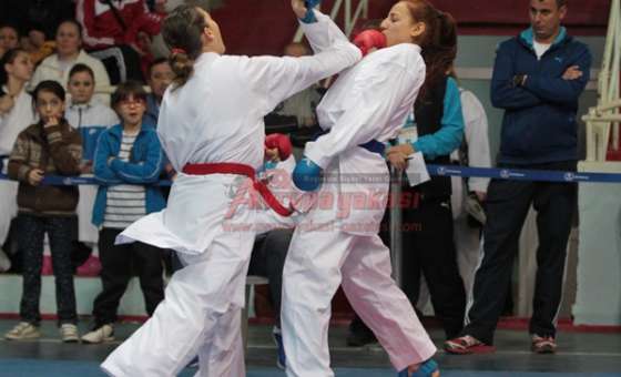 Çorlu'da Düzenlenen Karate Şampiyonası Sona Erdi