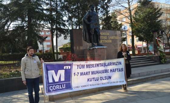 Muhasebeci Ve Mali Müşavirlerden Atatürk Anıtı`na Çelenk