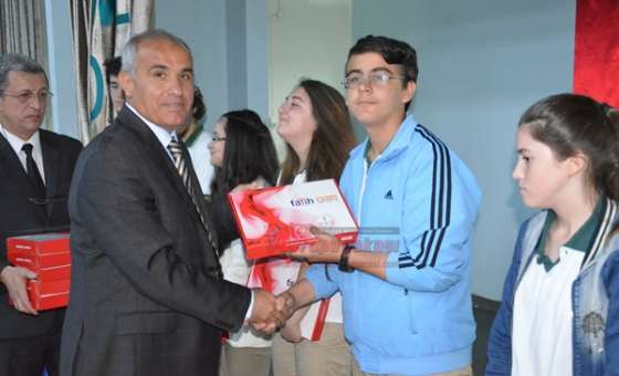 Fatih Projesi Kapsamında Öğrencilere Tablet Dağıtıldı