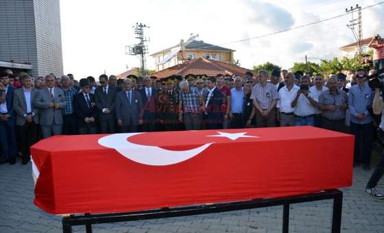 Şehit Askerin Cenazesi Çorlu Havaalanına Getirildi