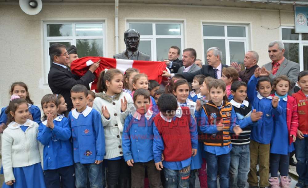 Yıkılan Atatürk Büstü Törenle Açılmıştı