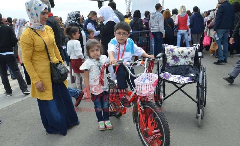 Engelli Çocuk İlk Kez Bisiklete Bindi