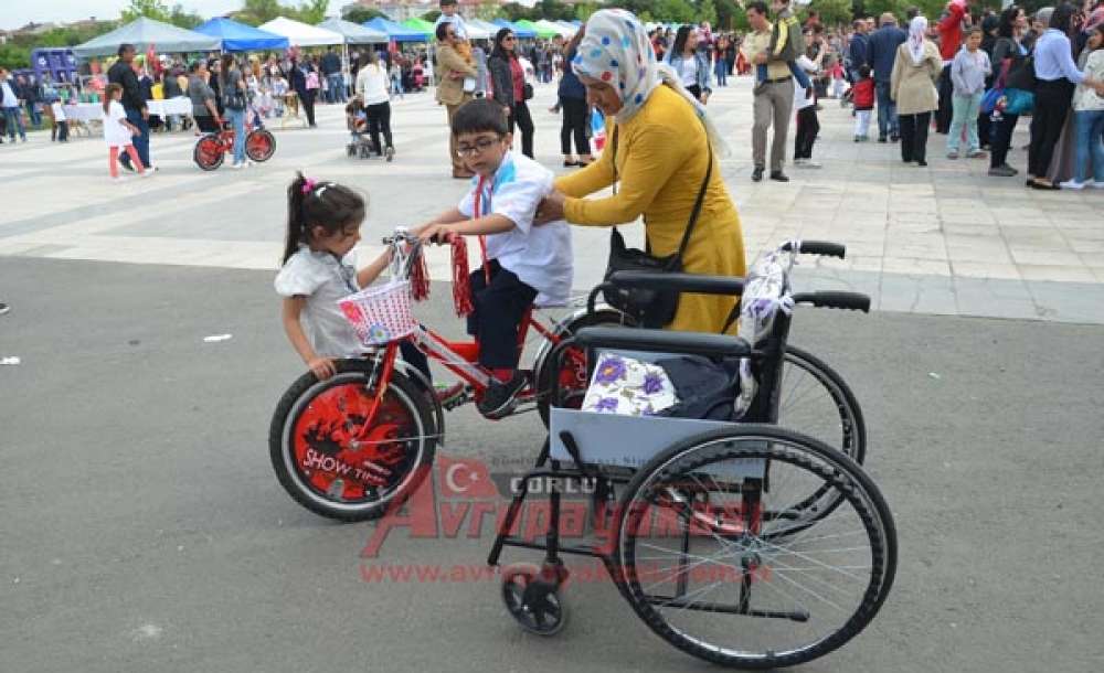 Engelli Çocuk İlk Kez Bisiklete Bindi