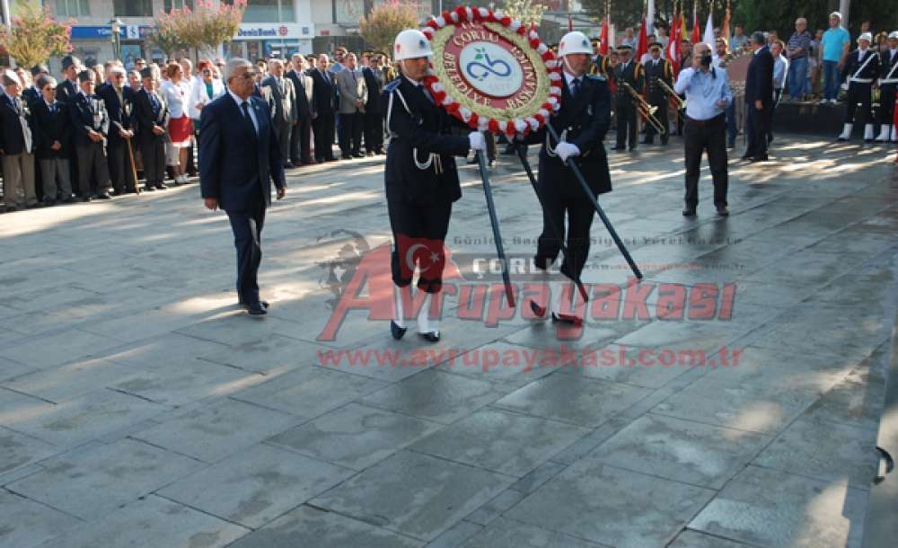 Çorlu Protokolünden Atatürk Anıtına Çelenk