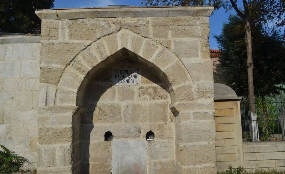 Tarihi Fatih Camisinde Hırsızlar Kol Geziyor 