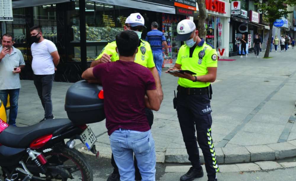Trafik Polisleri Motosiklet Sürücülerine Göz Açtırmadı